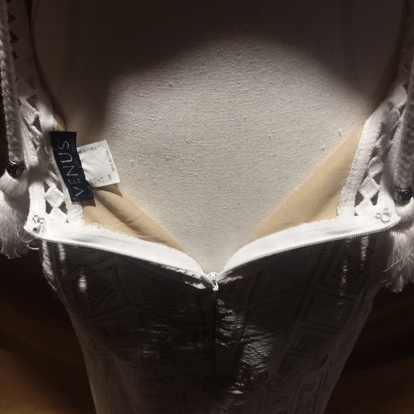 Elegant White Lace Maxi Dress - Picture 7 of 8